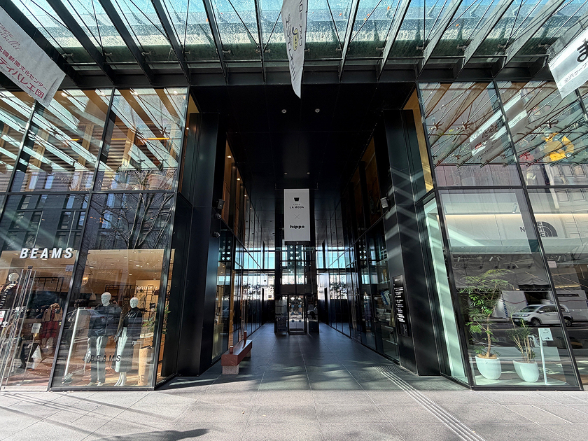 ビルエントランスの写真